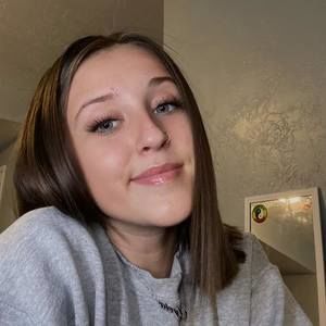 Meet your Posher, Olyvia